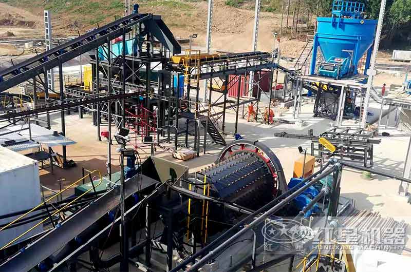 時產20噸石英石球磨機現(xiàn)場 時產20噸石英石球磨機現(xiàn)場