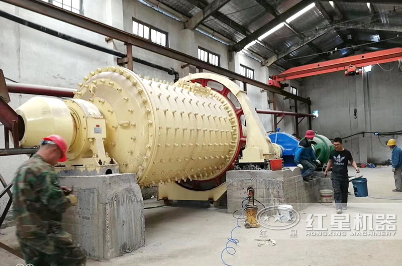 時產20噸球磨機現(xiàn)場 時產20噸球磨機現(xiàn)場